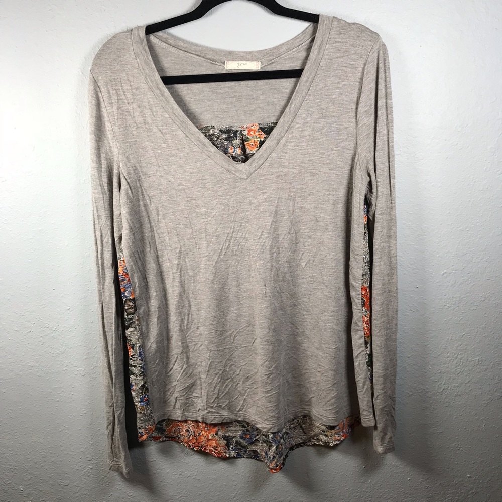 Ezra long sleeve gray andā floral top size medium